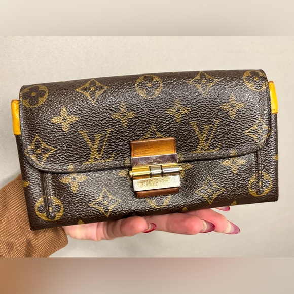 Louis Vuitton Handbags - Louis Vuitton Brown and Gold Monogram Wallet